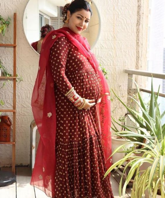 Pregnant Debina Banerjee's baby shower, actress' Bengali look won fans' hearts