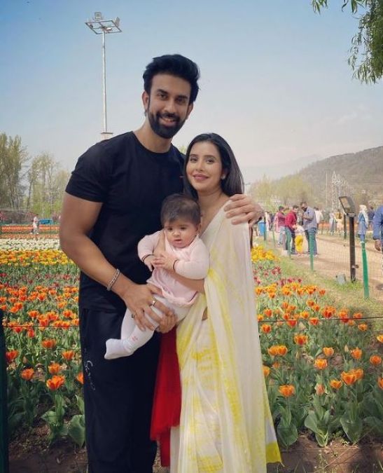 Charu Asopa arrives in Kashmir with husband and daughter, photos and videos dominating internet