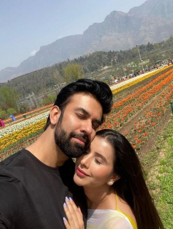 Charu Asopa arrives in Kashmir with husband and daughter, photos and videos dominating internet