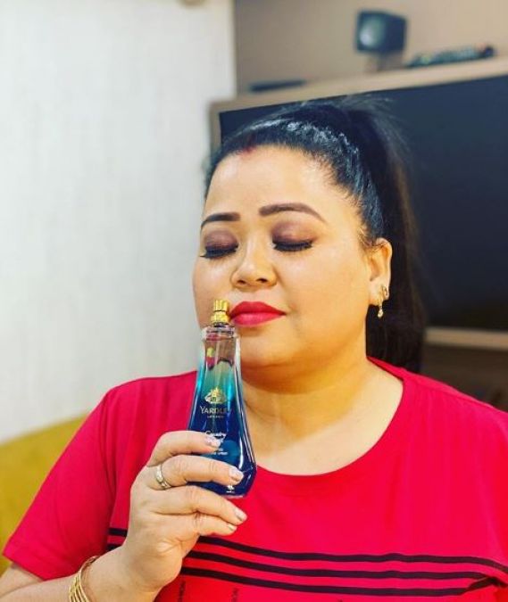 Bharti Singh seen mopping at home, shared video