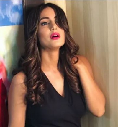 Along with fans, stars also became crazy about this look of Hina Khan, see these awesome pictures