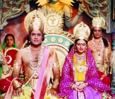 अरुण गोविल ने परिवार संग  देखी रामायण