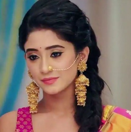 Shivangi Joshi is fond of wearing jewelery, these pictures are proof