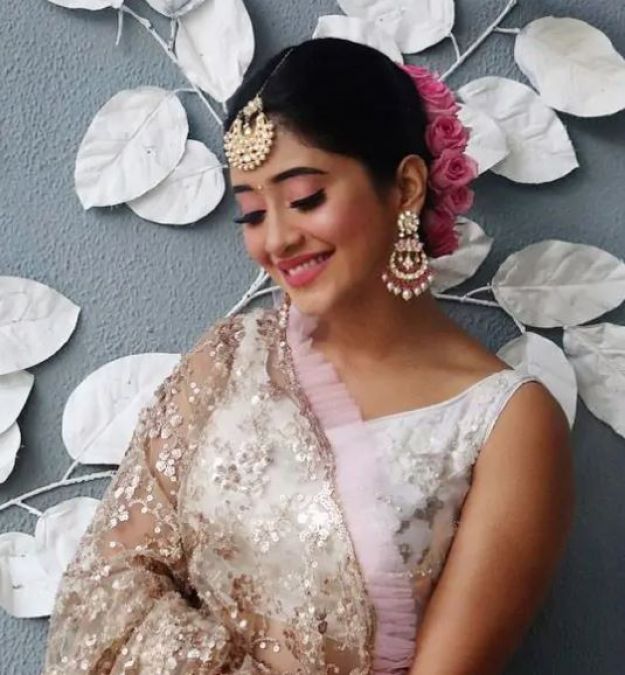 Shivangi Joshi is fond of wearing jewelery, these pictures are proof