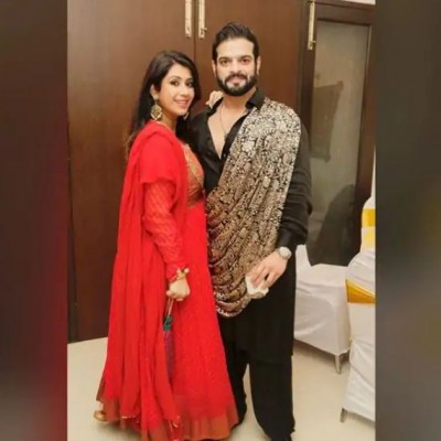 See pictures of the wedding anniversary of Patel and Ankita Bhargava