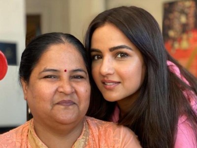 Jasmine Bhasin's mother returns home after beating corona, actress shares post expresses gratitude to fans