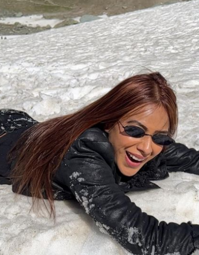बर्फीली वादियों में मस्ती करती नजर आई निया शर्मा, तस्वीरें देख दीवाने हुए फैंस