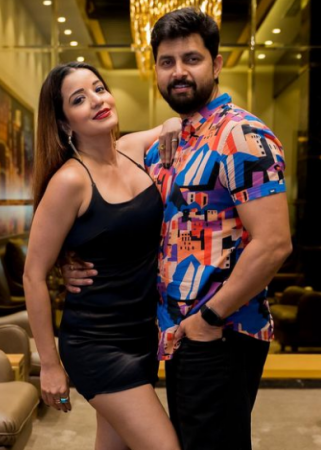 Monalisa was seen with her husband wearing very tight clothes, pictures went viral on the internet