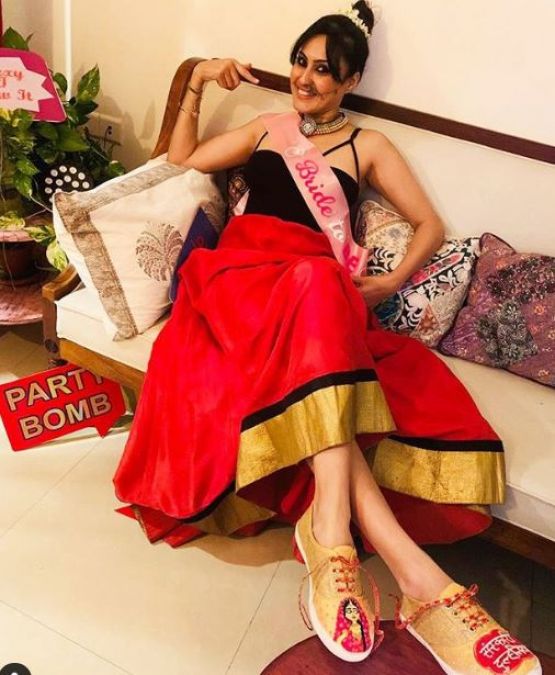 TV actress Kamya Punjabi trolled for wasting water