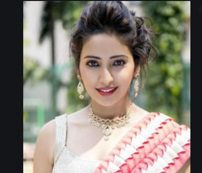 Asha Negi outraged over overacting while getting vaccinated