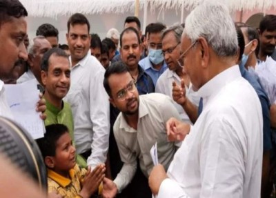 बिहार: CM से पढ़ाई की गुहार लगाने वाले बच्चे का खर्चा उठाएंगी गौहर खान