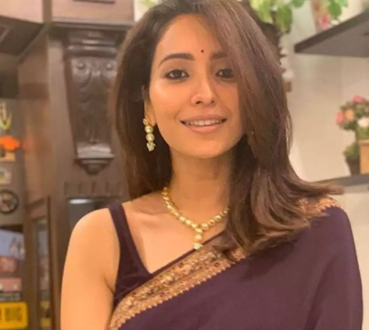 Asha Negi says goodbye to social media after breakup with Ritvik Dhanjani