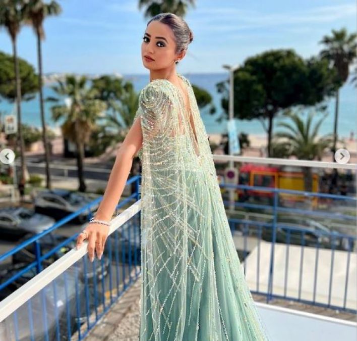Cannes 2022: Helly Shah stuns on the red carpet