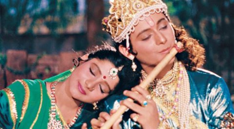 People of Gokul fascinated of Krishna's cute antics