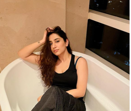 Disha Parmar's photoshoot in bathtub, photos viral