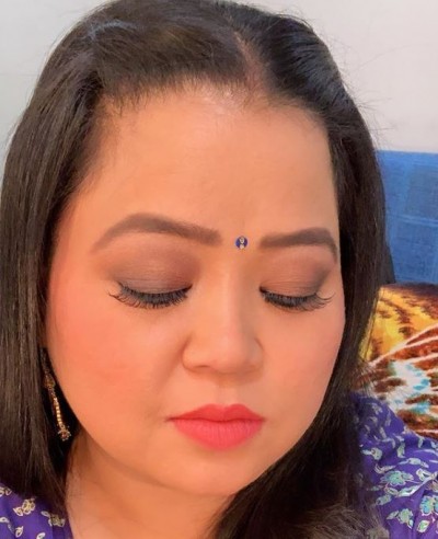 Bharti Singh making eyebrows without pain at home