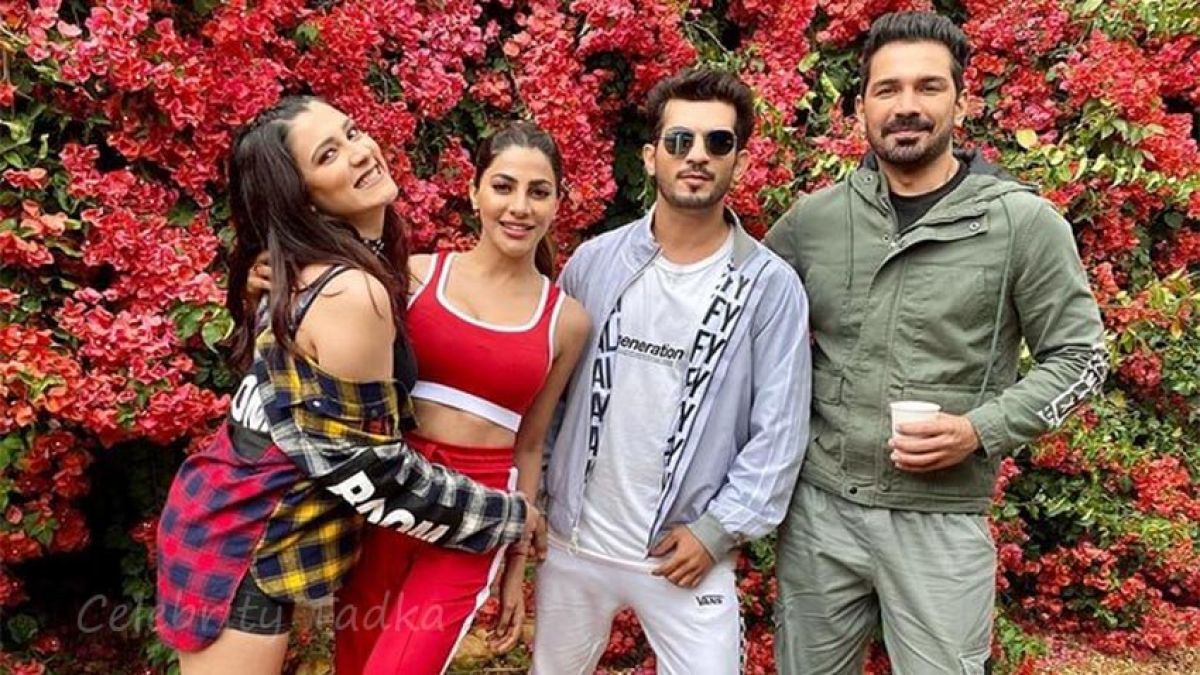 Arjun Bijlani, Aastha Gill recreate THIS iconic scene from Bollywood on KKK sets