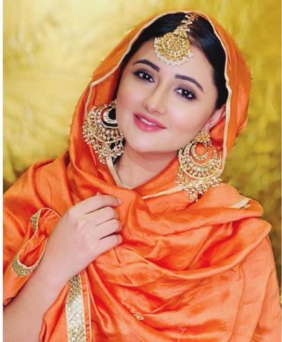 Rashmi Desai gets new makeup artist in lockdown