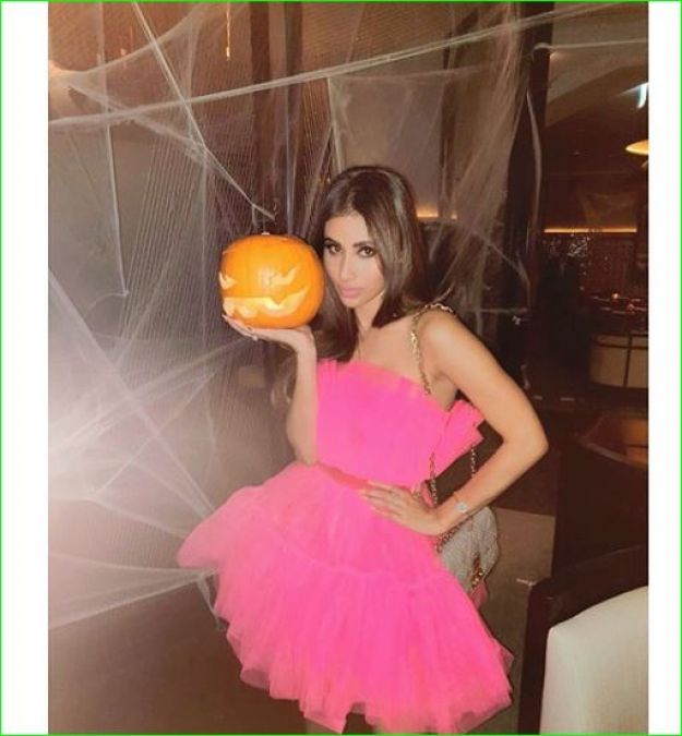 Mouni Roy looks so beautiful on Halloween Day, see picture here