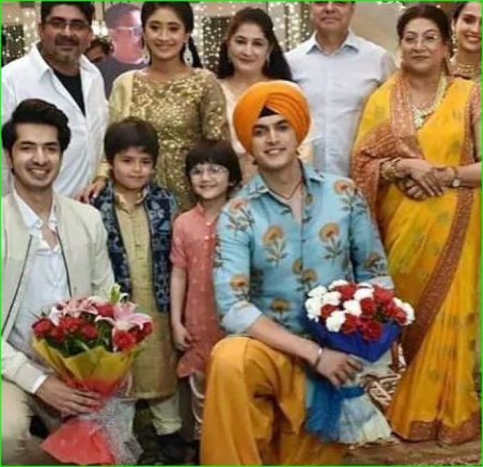 Kartik celebrated his birthday with naira on the set