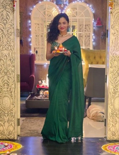 Ankita Lokhande seen swaying loudly striking bell in her hand, video went viral