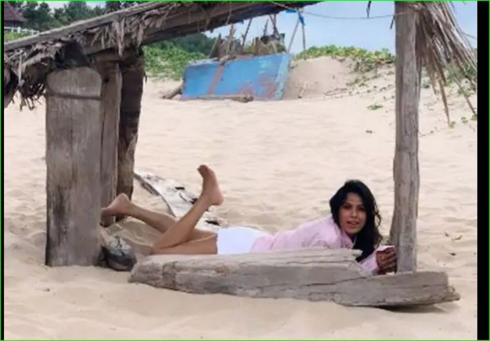 Nia Sharma seen playing in the sand in a pink dress, pictures are viral