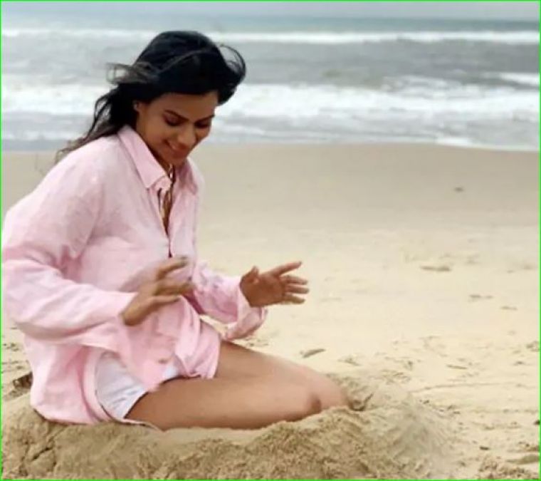 Nia Sharma seen playing in the sand in a pink dress, pictures are viral