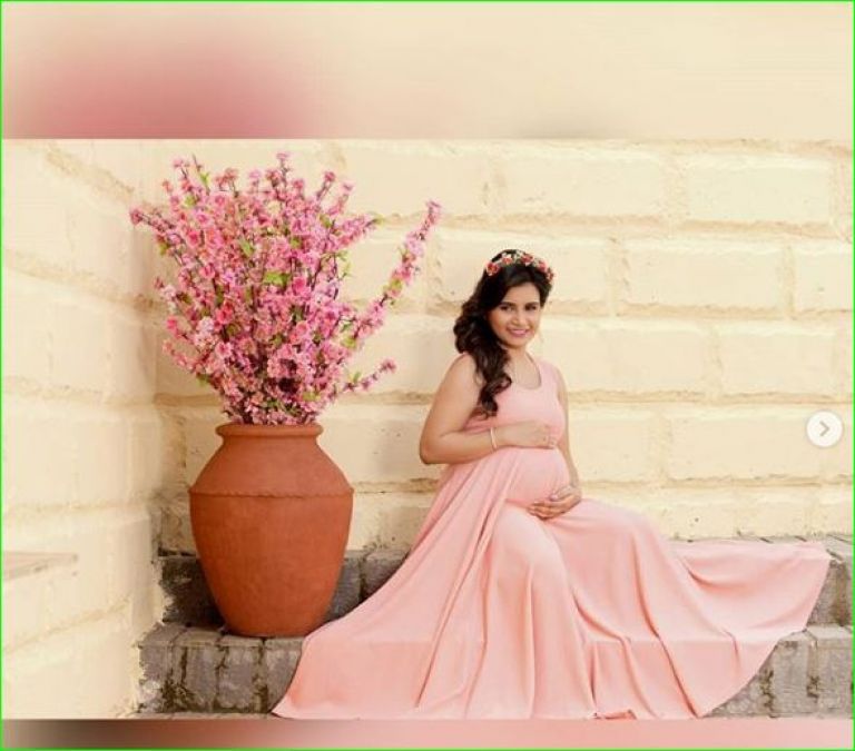 Tarak Mehta's reporter is doing a photo shoot during her pregnancy!