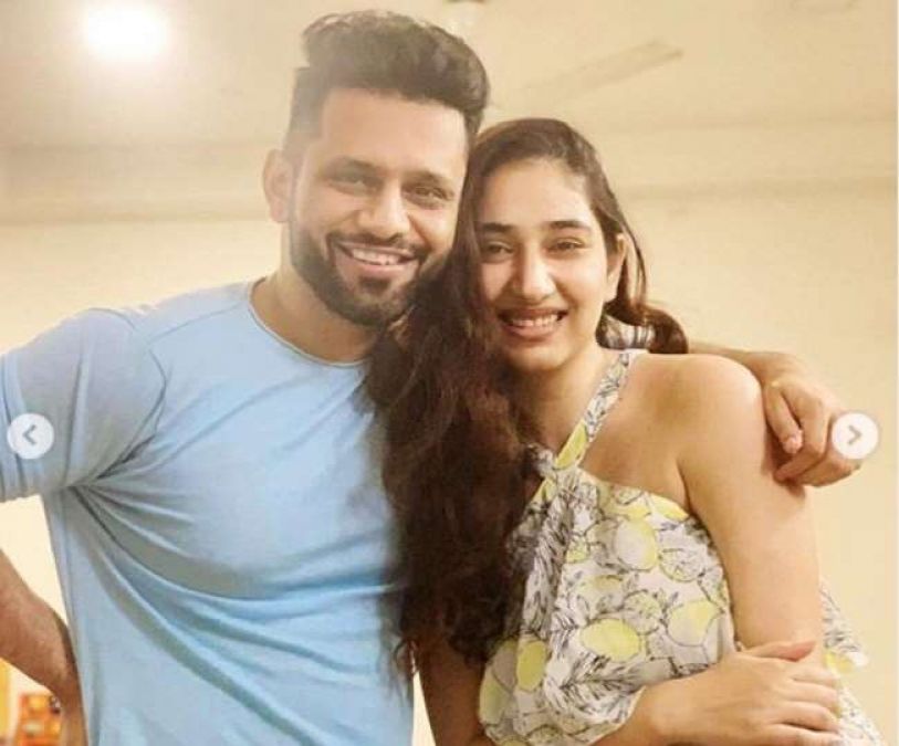 Rahul Vaidya's girlfriend is very happy with his proposal, Know reaction