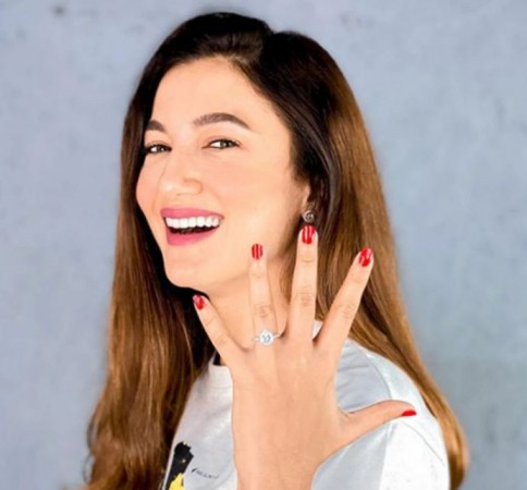 Gauhar Khan flaunting her diamond engagement ring, See pics