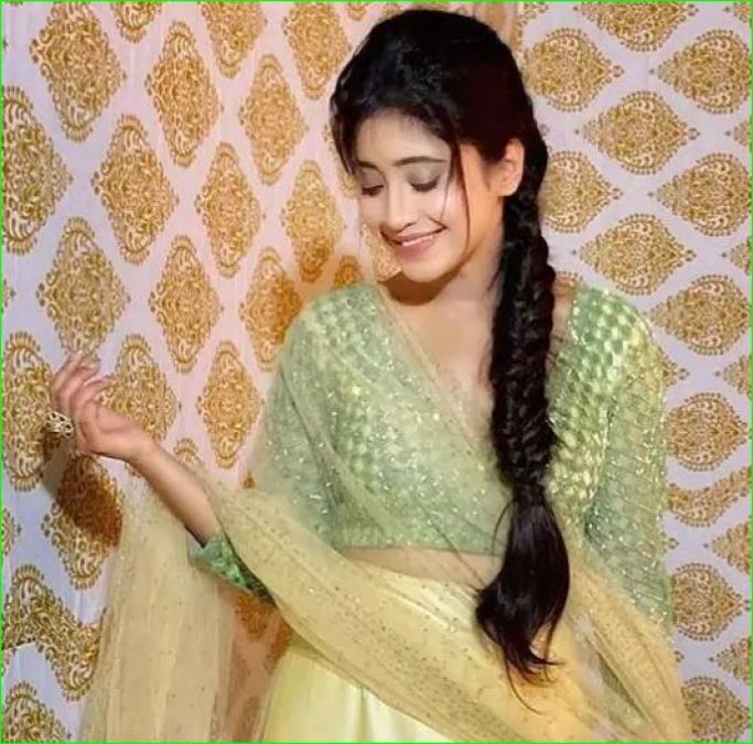 Naira looked very beautiful and elegant in a golden lehenga, See photos
