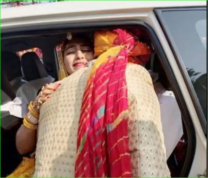 Princess of Rewa Mohena Kumari cries on her 'Bidaai ceremony', pictures surfaced