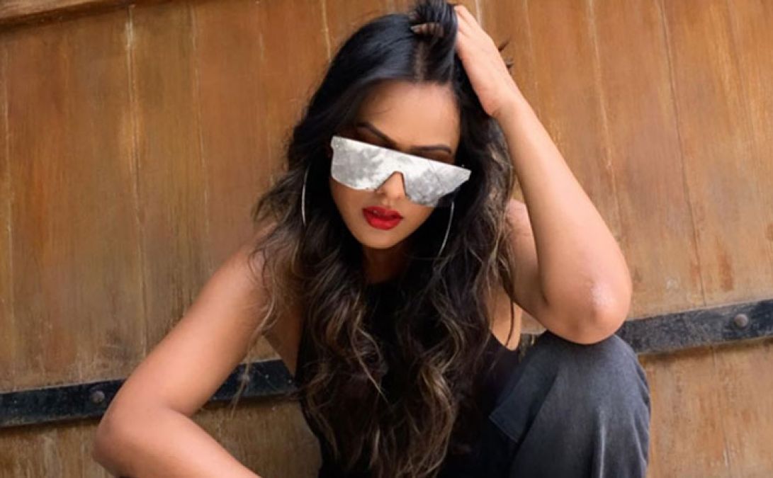 Nia Sharma clicked Mirror Selfie, fans praised her
