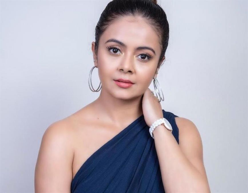 Devolina Bhattacharya shares stylish photo, fans go crazy