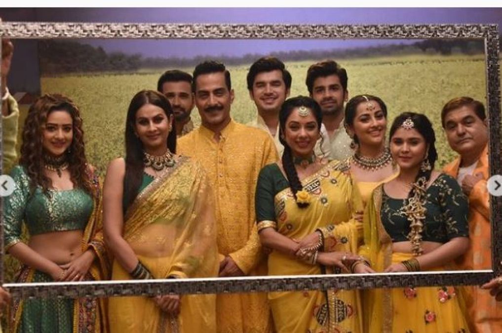 Anupama to get turmeric in Anuj's name, Shah family to attend wedding!