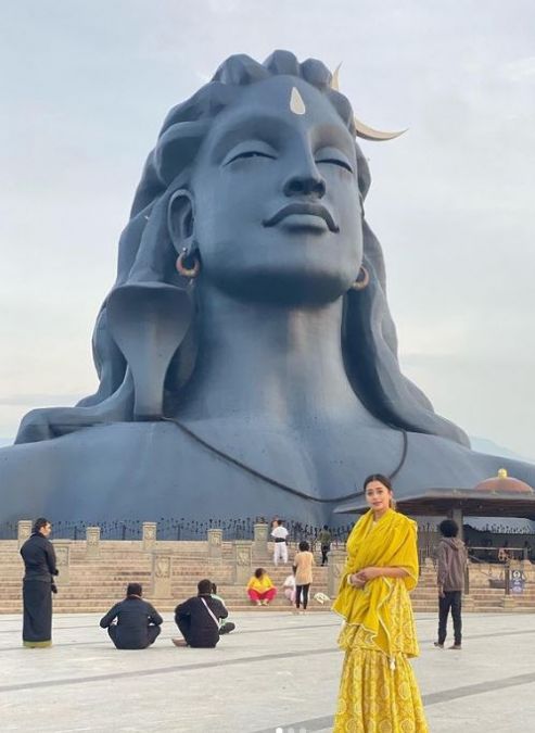 Tina Dutta arrives to visit Lord Shiva on her birthday