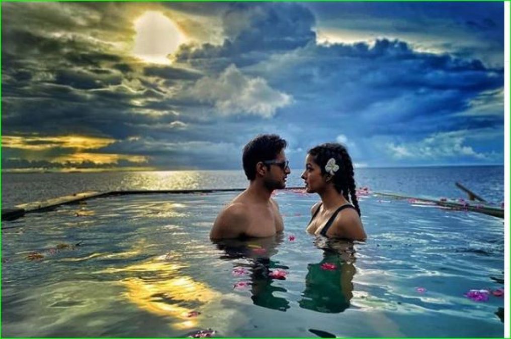 This actress celebrates her 2nd Anniversary with husband in Maldives, Photos go viral