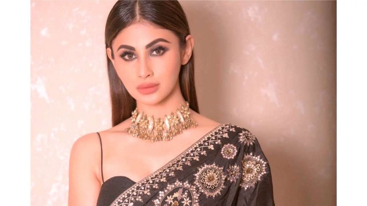 Mouni Roy looks beautiful in her Viral video, Watch here!