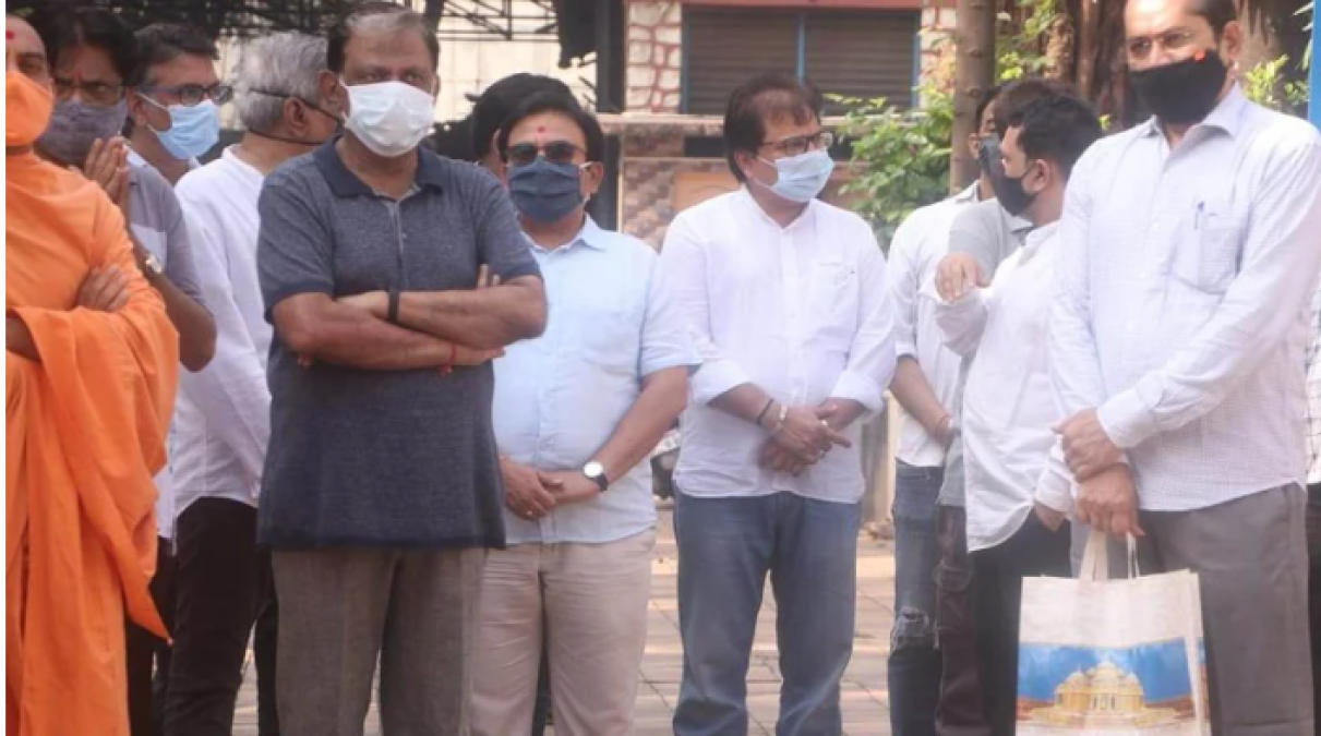 Co-stars attend the funeral of 'Nattu Kaka', see pics