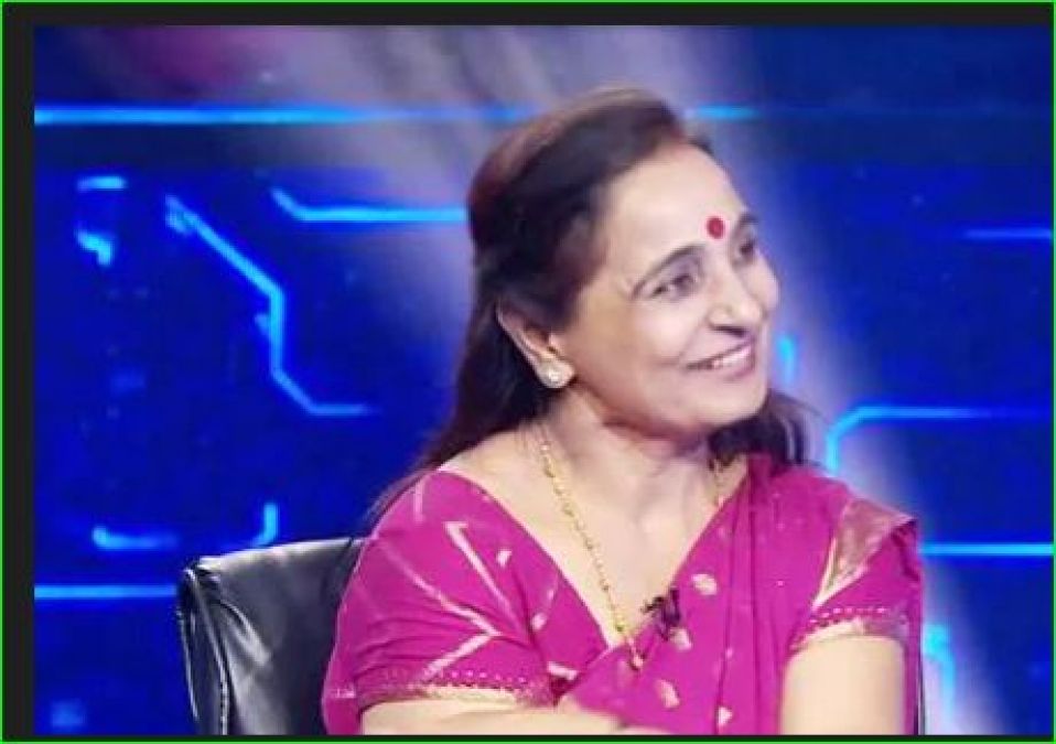 What does Jaya Bachchan do to keep Amitabh young, Contestant asked question