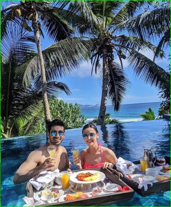 Sanaya and Mohit turned out to enjoy a romantic vacation, see photos surfaced