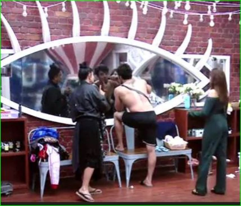 Bigg Boss 13: Siddharth Dey was taking a bath without locking the bathroom when this contestant entered