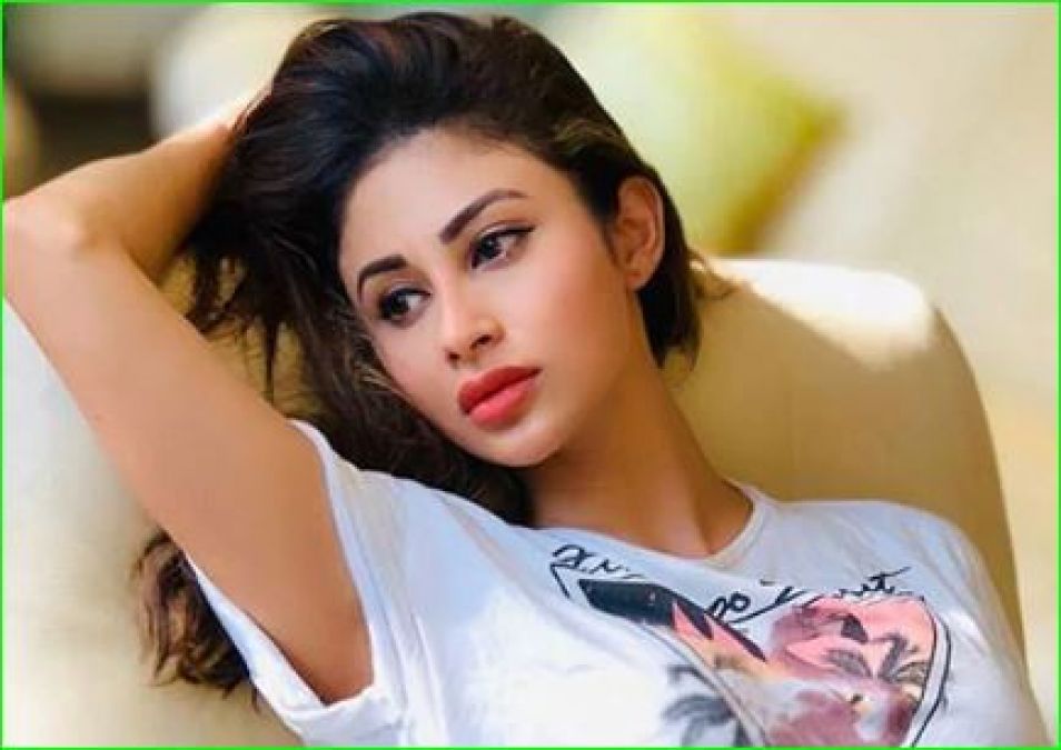 Mouni Roy falls in love with this banker, picture goes viral