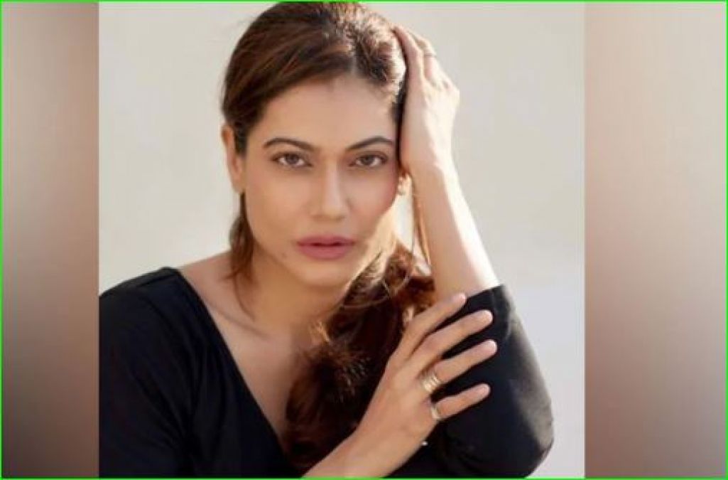 Payal Rohatgi accused of commenting against Nehru family
