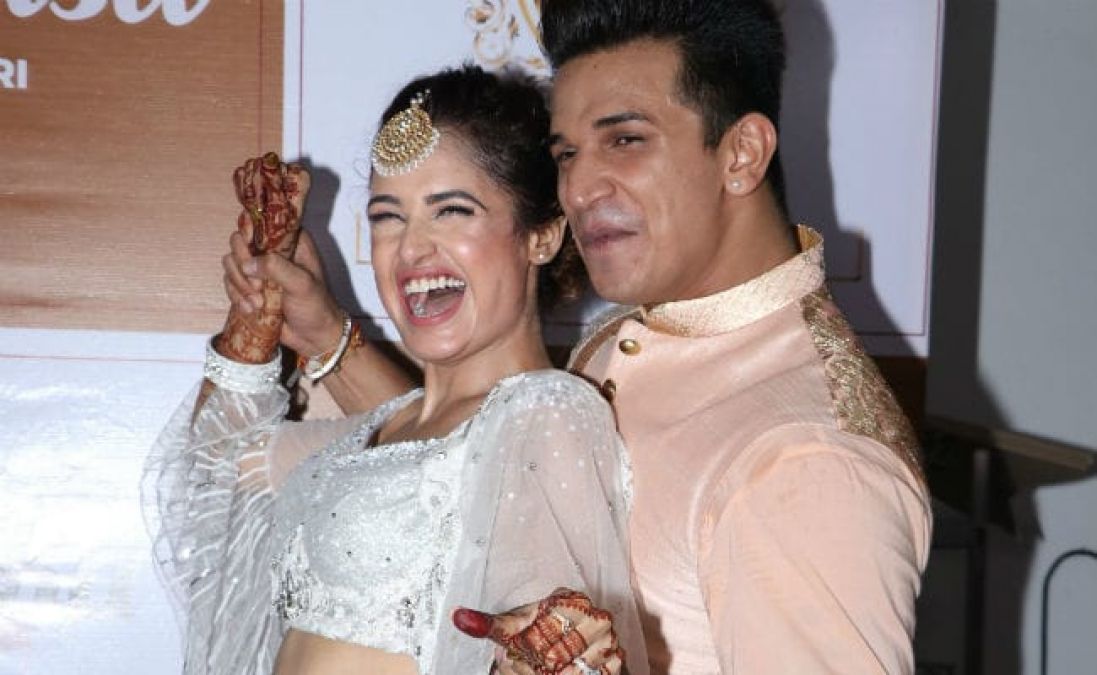 Prince Narula and Yuvika Chaudhary celebrate their first wedding anniversary, share this beautiful photo