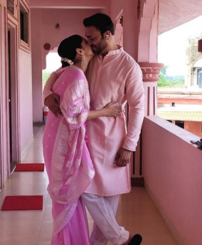 Ankita Lokhande seen swaying loudly striking bell in her hand, video went viral