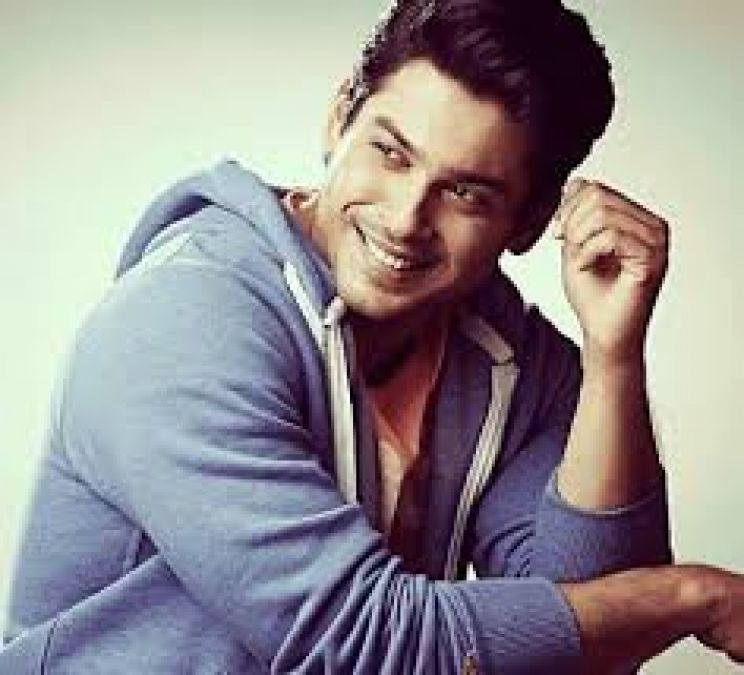 Siddharth Shukla becomes emotional remembering his father, shares with Hina-Gauhar