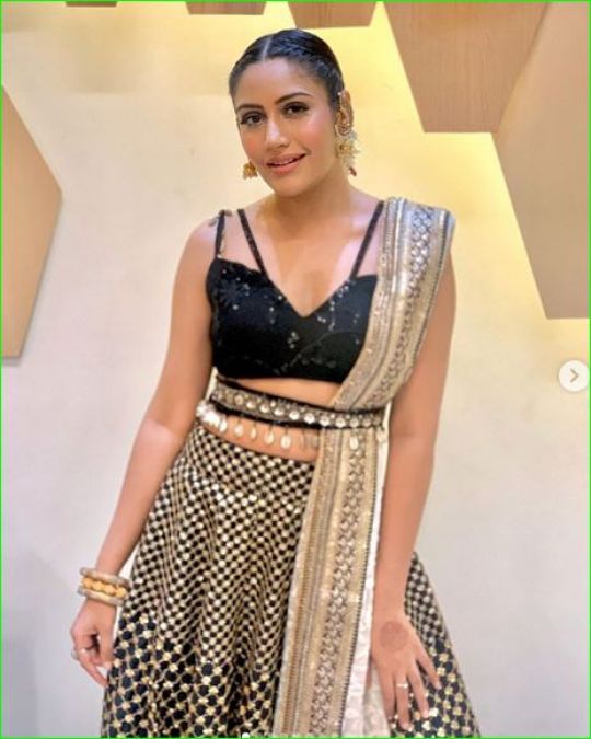 Surbhi Chandna looks charming in a black lehenga, see pictures