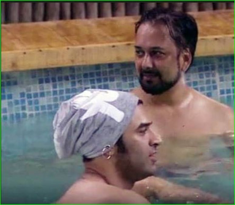 Paras was seen romancing with Mahira and Shahnaz in the swimming pool, see pics