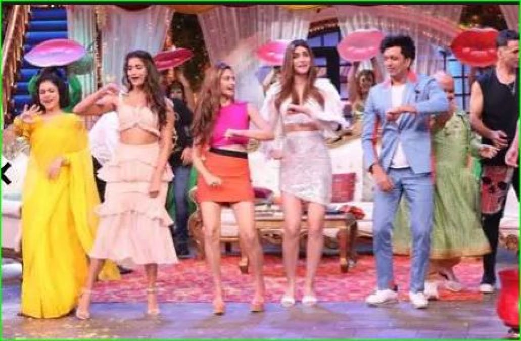 Housefull 4 stars enjoy Kapil's show, photos surfaced